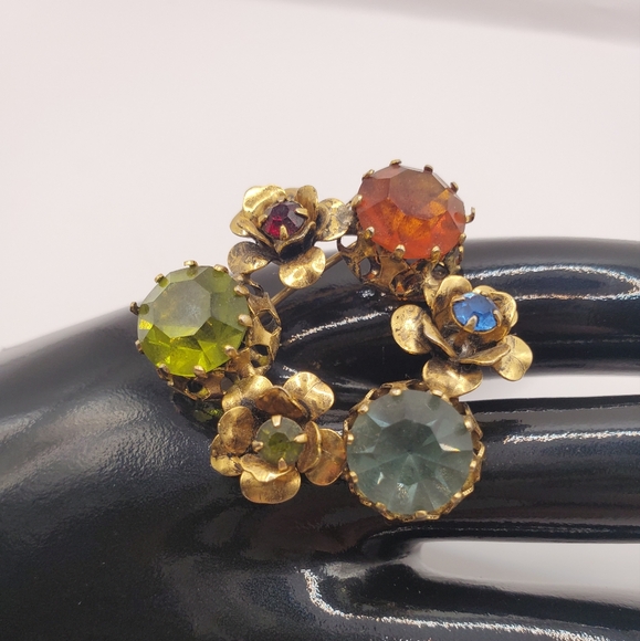 1940's TRIAD Goldtone Brooch - Picture 1 of 4